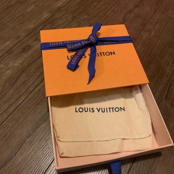 Authentic Louis Vuitton accessory box - Picture 2 of 6